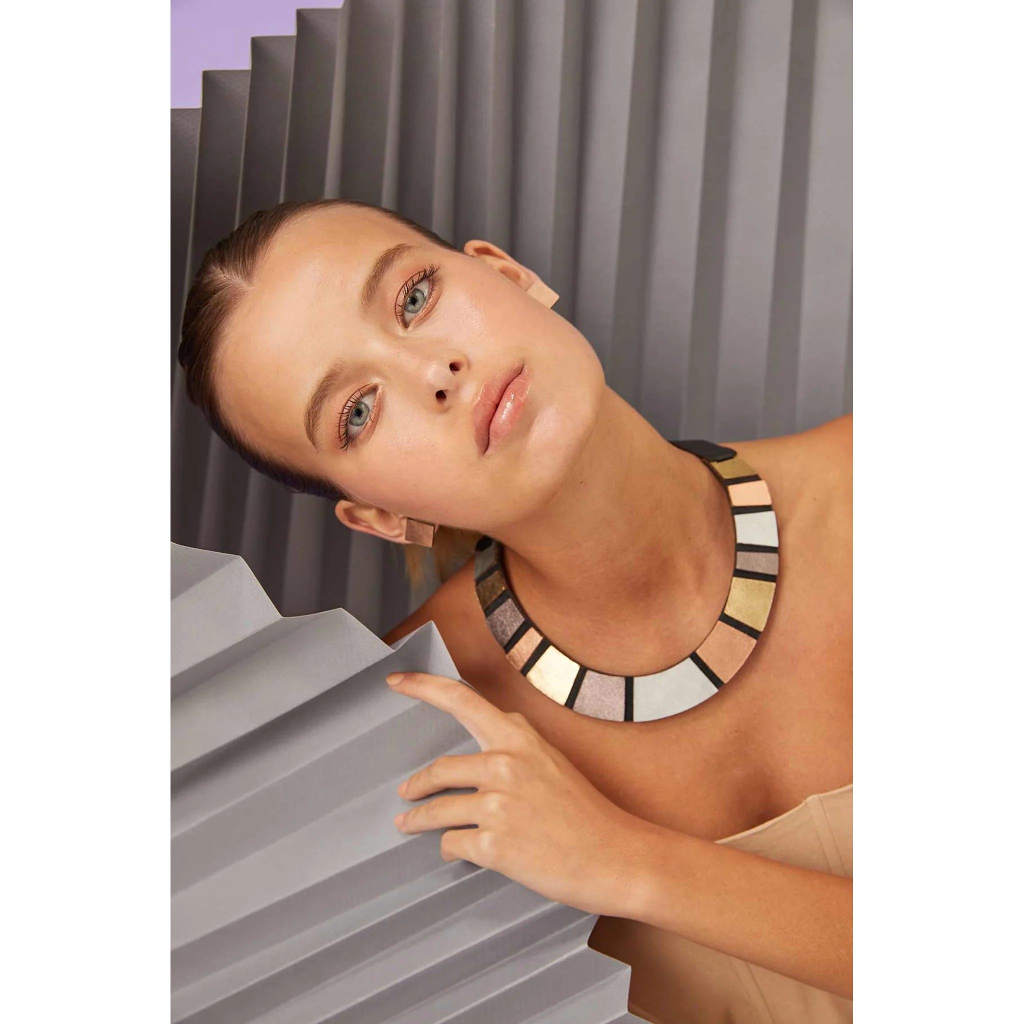 Round Metallic Leather Necklace - Image 2